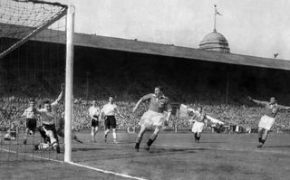 Stan Mortenson scores for Blackpool against Bolton Wanderers in the 1953 FA Cup final.