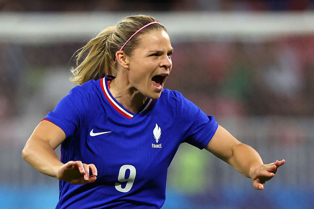 Eugenie Le Sommer celebrates