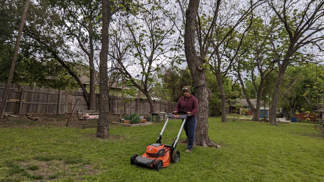 Alex testing the Husqvarna Lawn Xpert LE-322 in her own backyard