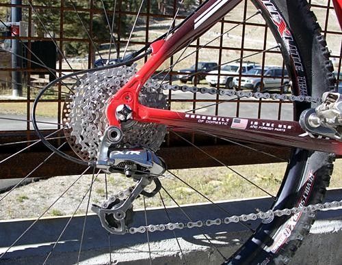 Asymmetrical seat stays help reduce weight and improve tyre clearence. All the production bikes will come disc-specific. Trek will offer a frame-only version with mounts for side-pull v-brakes and tabs for mounting disc-brake calipers.