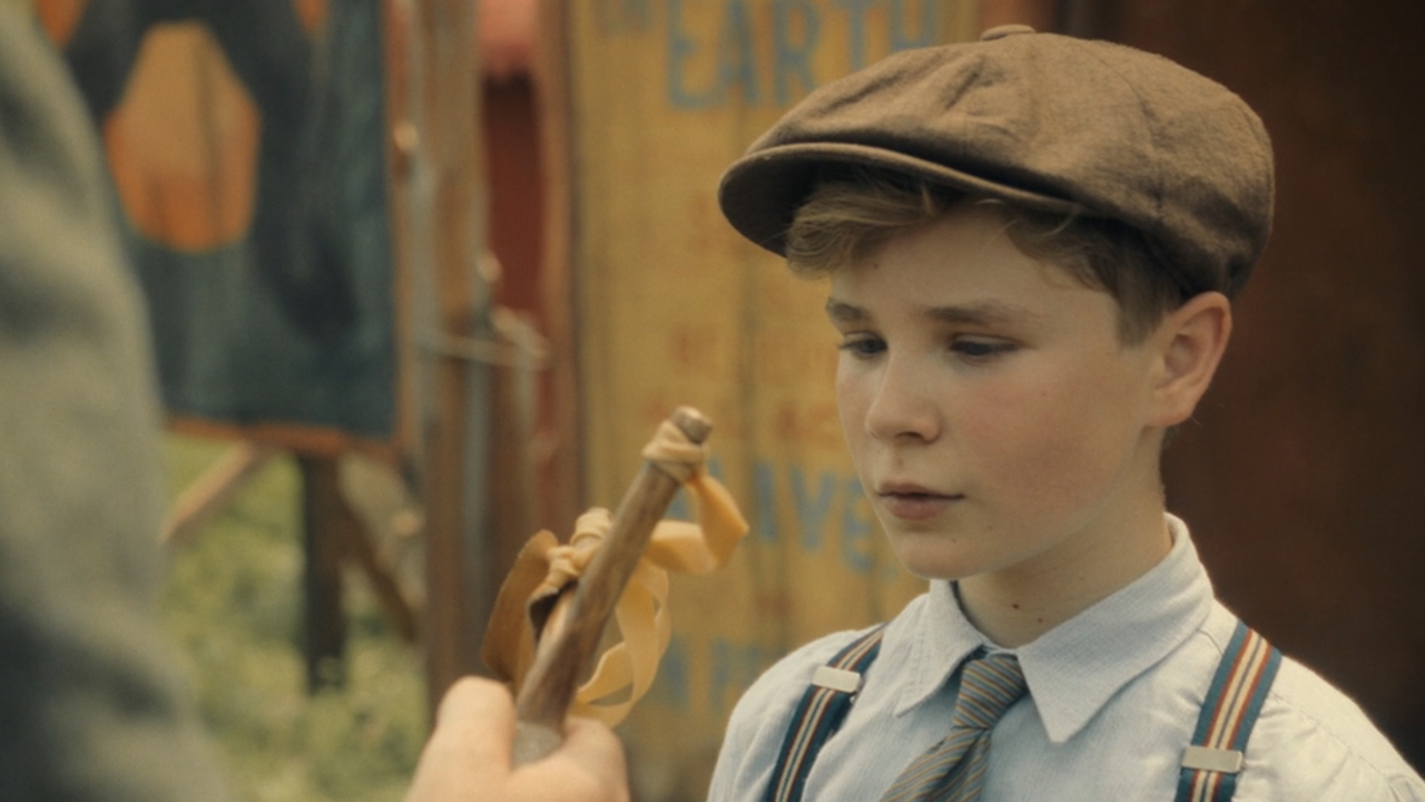 Shaw&#039;s dad giving him slingshot in IT: Welcome to Derry Episode 3