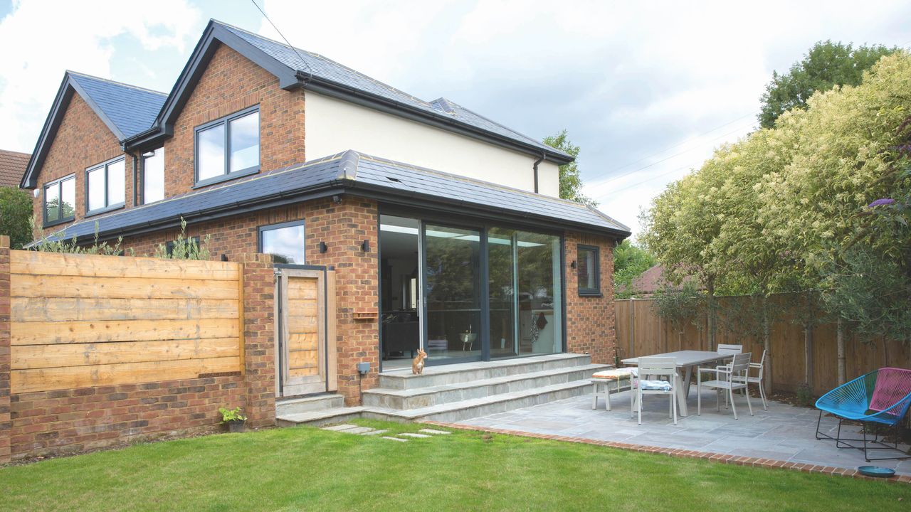 Large sliding doors (HS 330 timber/aluminium&nbsp;by Internorm) let light flood into the freshly designed interiors