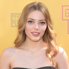 grace van dien who stars in stranger things season 4