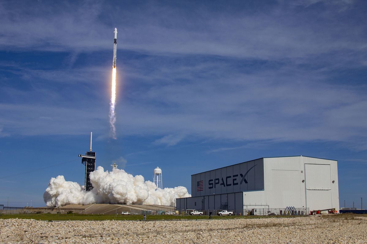 SpaceX lanzará docenas de satélites en el vuelo Transporter-1 el viernes y puedes verlo en vivo