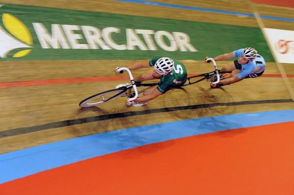 Kenny De Ketele chased by Jeff Vermeulen.