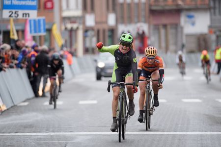 Sheyla Gutierrez (Cylance) celebrates her Le Samyn victory