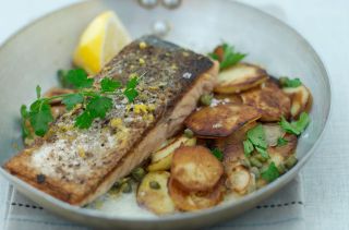 Salmon fillet recipes, Crispy salmon and potato sauté