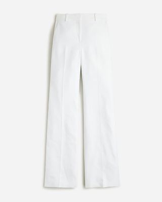 Celana Flare Putih dari Campuran Linen Elastis
