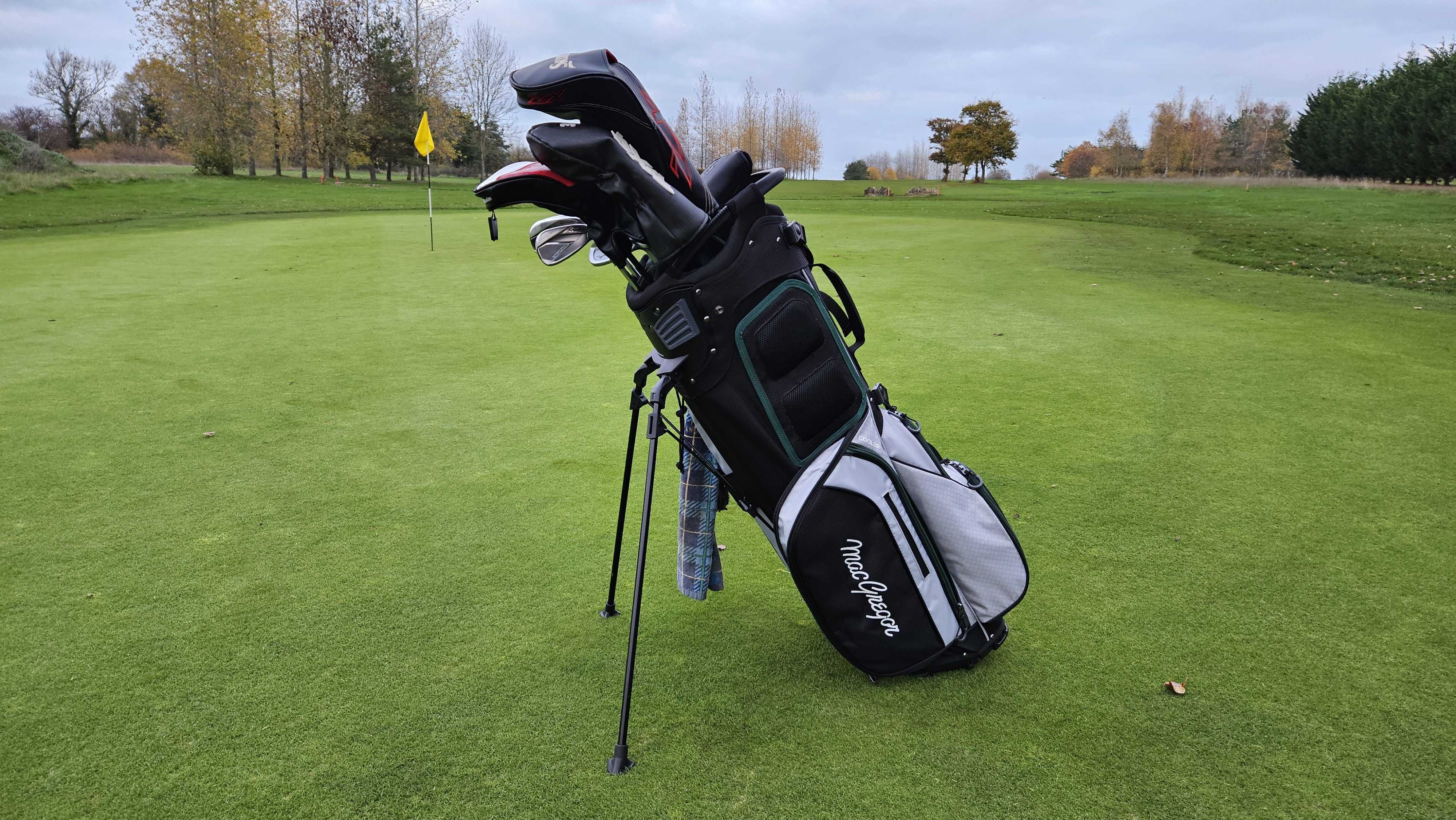 General view of the MacGregor Tourney Hybrid Stand Carry Bag
