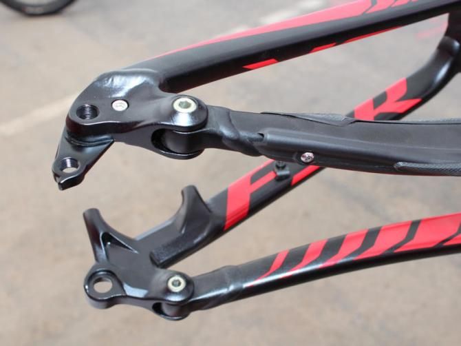 The rear is a standard 142mm with thru-axles