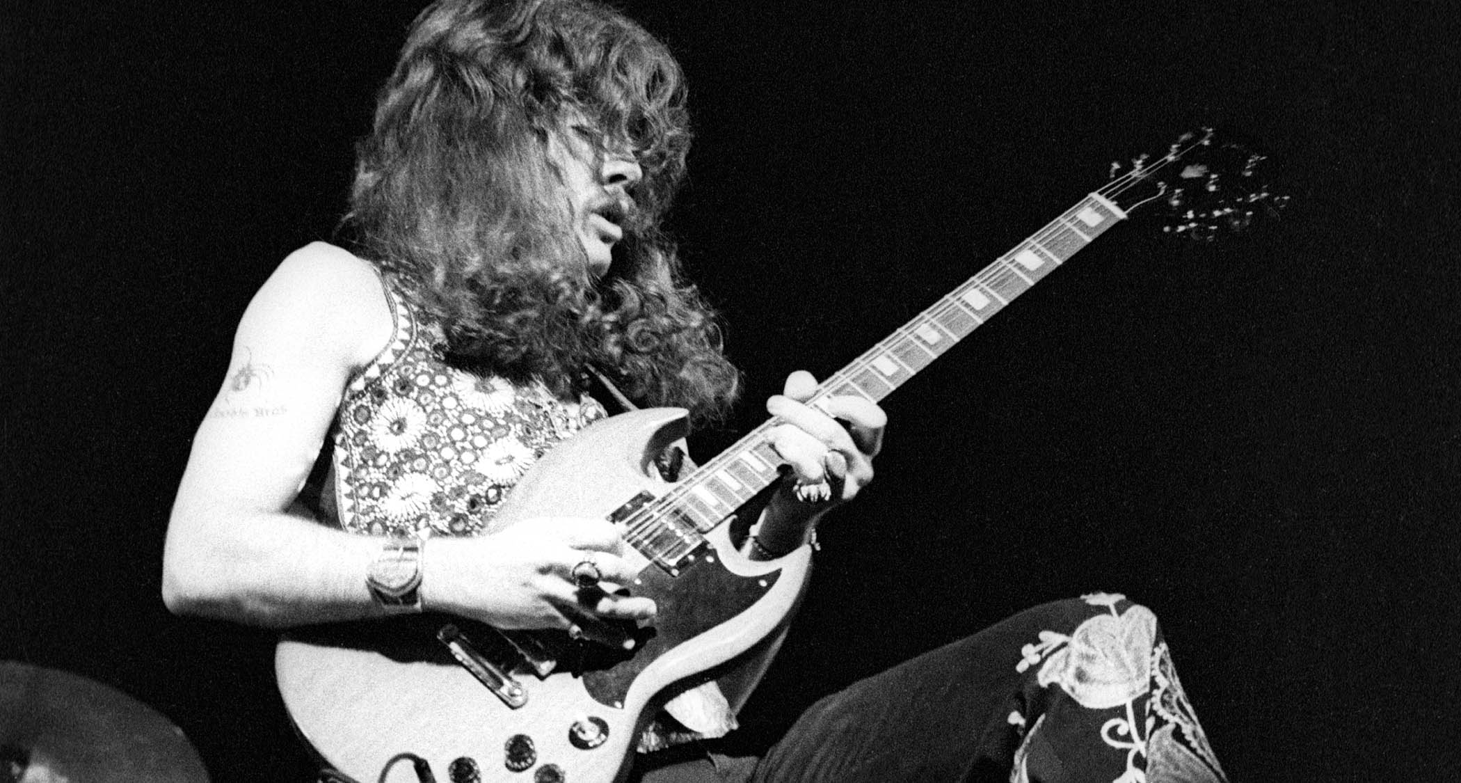 Tom Johnston of the Doobie Brothers plays a Gibson SG in 1975