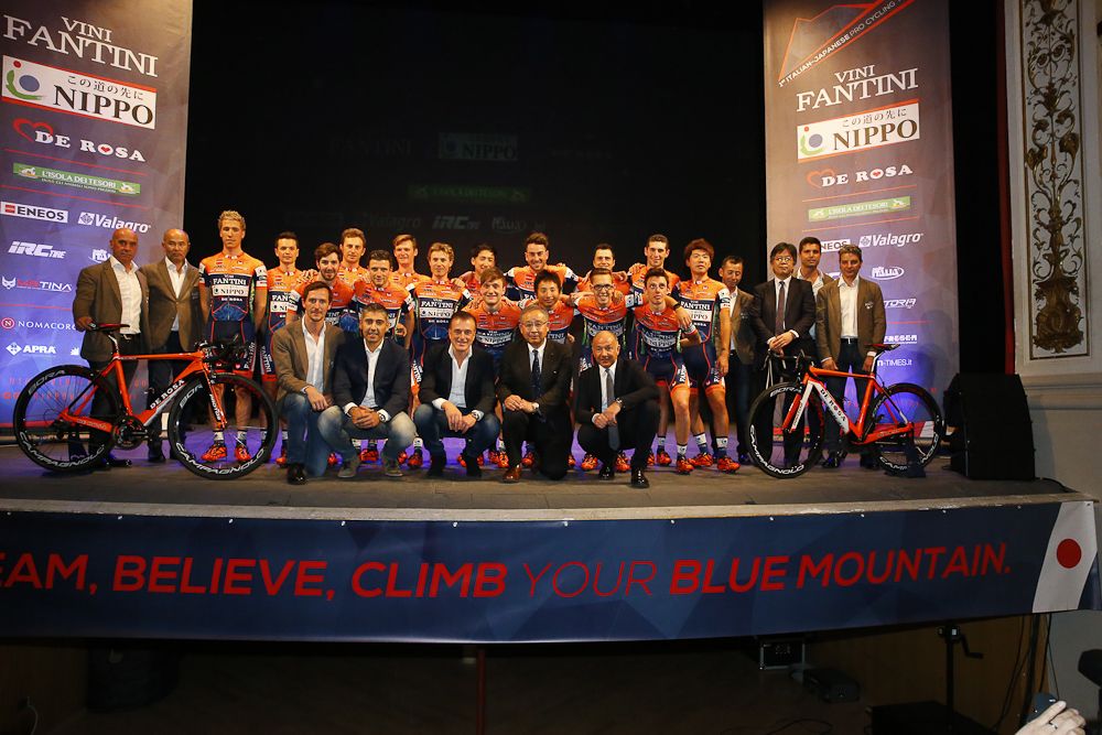 2016 Nippo-Fantini riders pose for a team photos