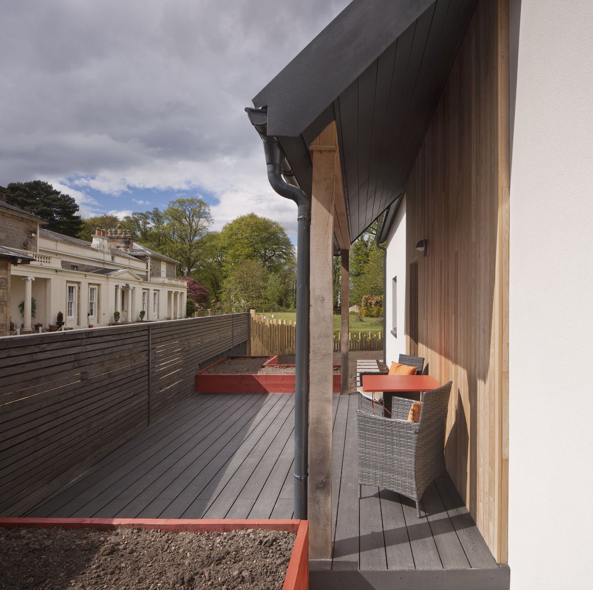 "The part of the build that I am most pleased with is that I kept going with the landscaping. At the end you feel that you just want to stop but I managed to push on and get the landscaping completed," says Paula.