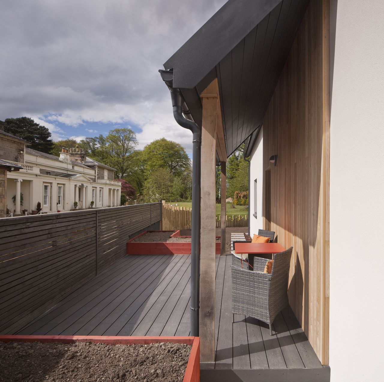 "The part of the build that I am most pleased with is that I kept going with the landscaping. At the end you feel that you just want to stop but I managed to push on and get the landscaping completed," says Paula.