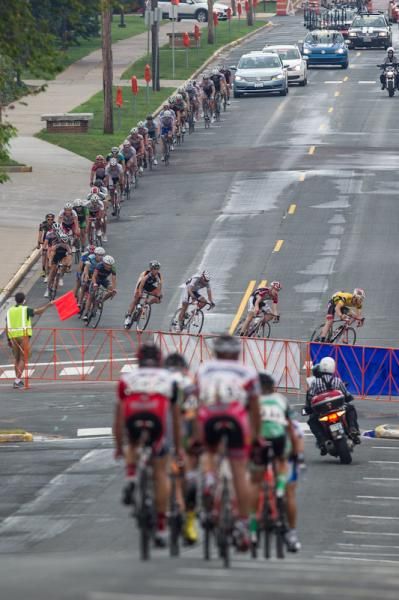 The break sees the field in the mens race as they increase the time gap.