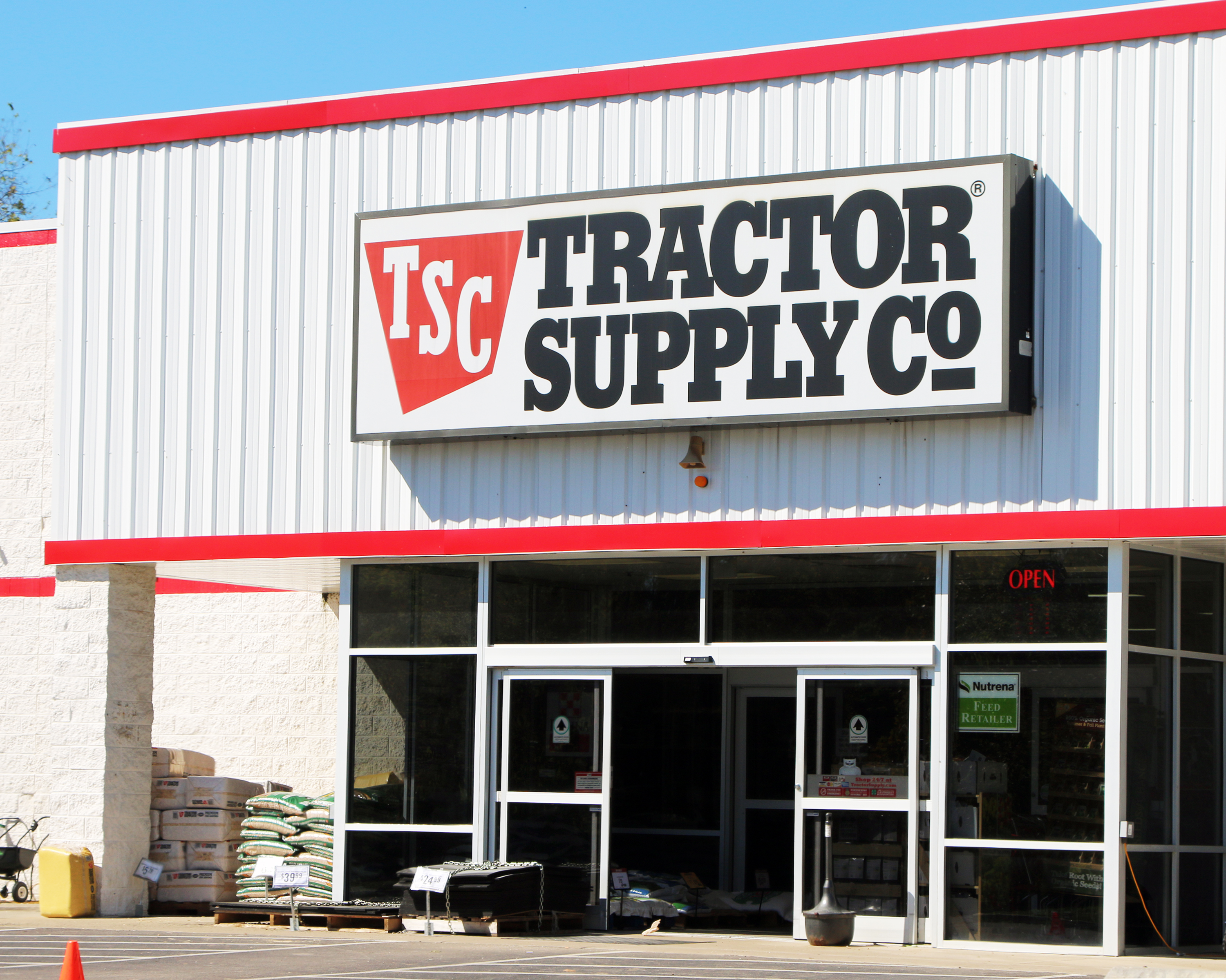tractor supply co storefront