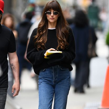 Backgrid_Dakota Johnson - listing