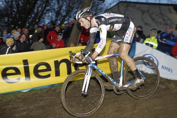 Niels Albert chases in second place.