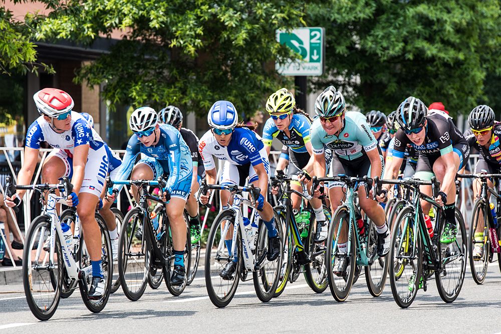 Riders start to look for attacks.
