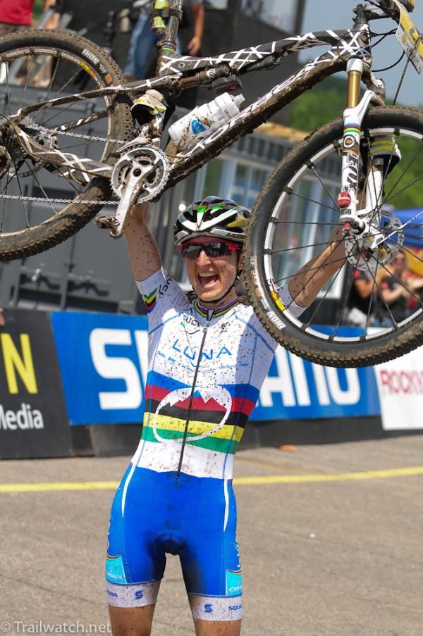 Catharine Pendrel (Luna) celebrates her World Cup win in Mont-Sainte-Anne