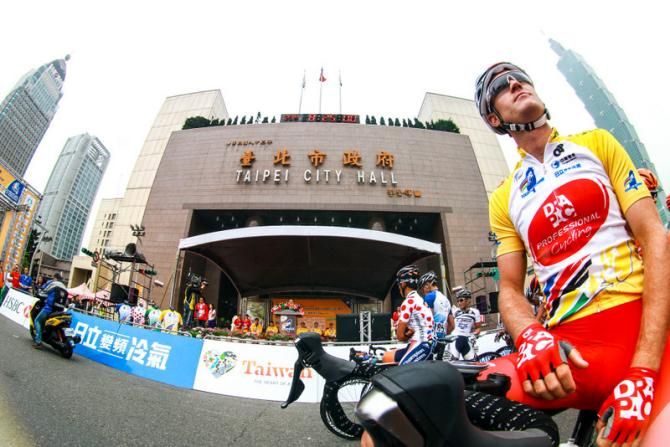 Bernard Sulzberger anxiously awaits the start of the final stage of Tour de Taiwan
