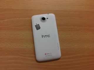 HTC One X - back