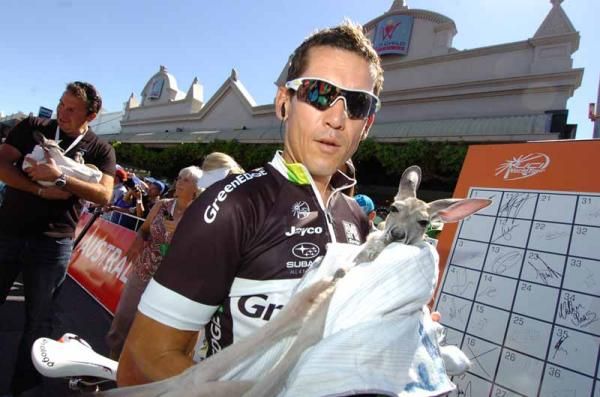 Robbie McEwen (GreenEdge) at the start of the stage