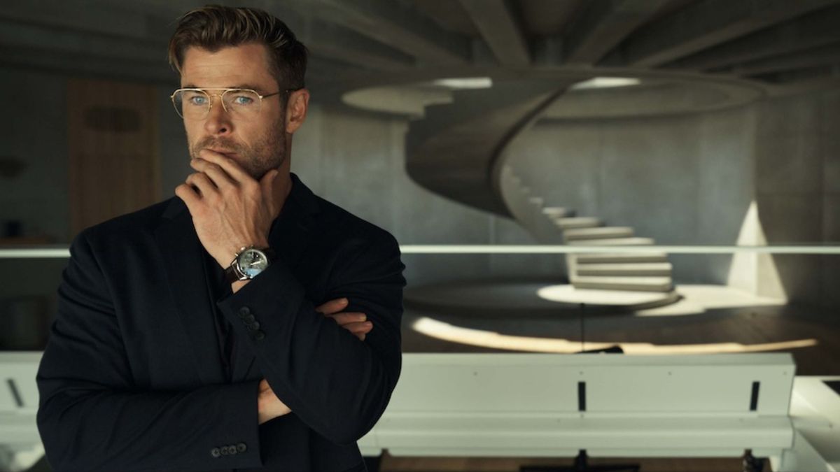 Chris Hemsworth looking ponderous in Spiderhead