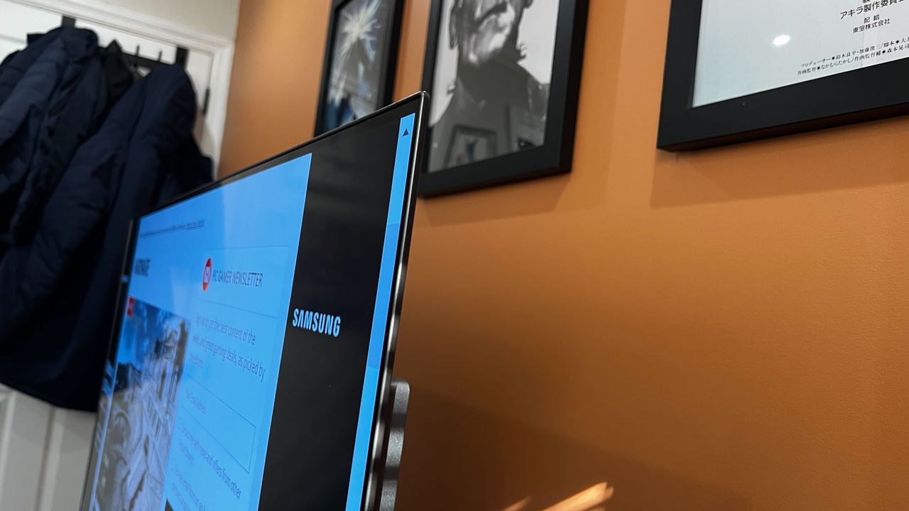 BenQ EX480UZ monitor.