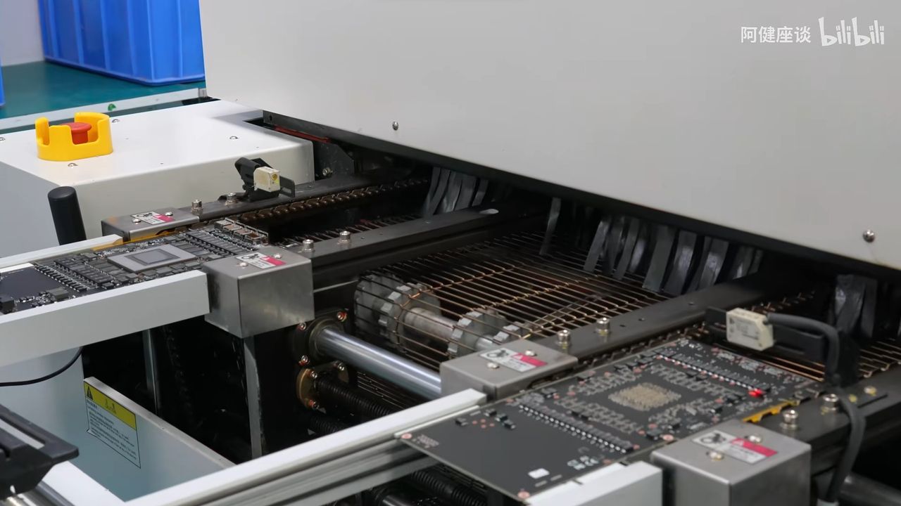 RTX 5090 "Turbo" with blower-style cooler