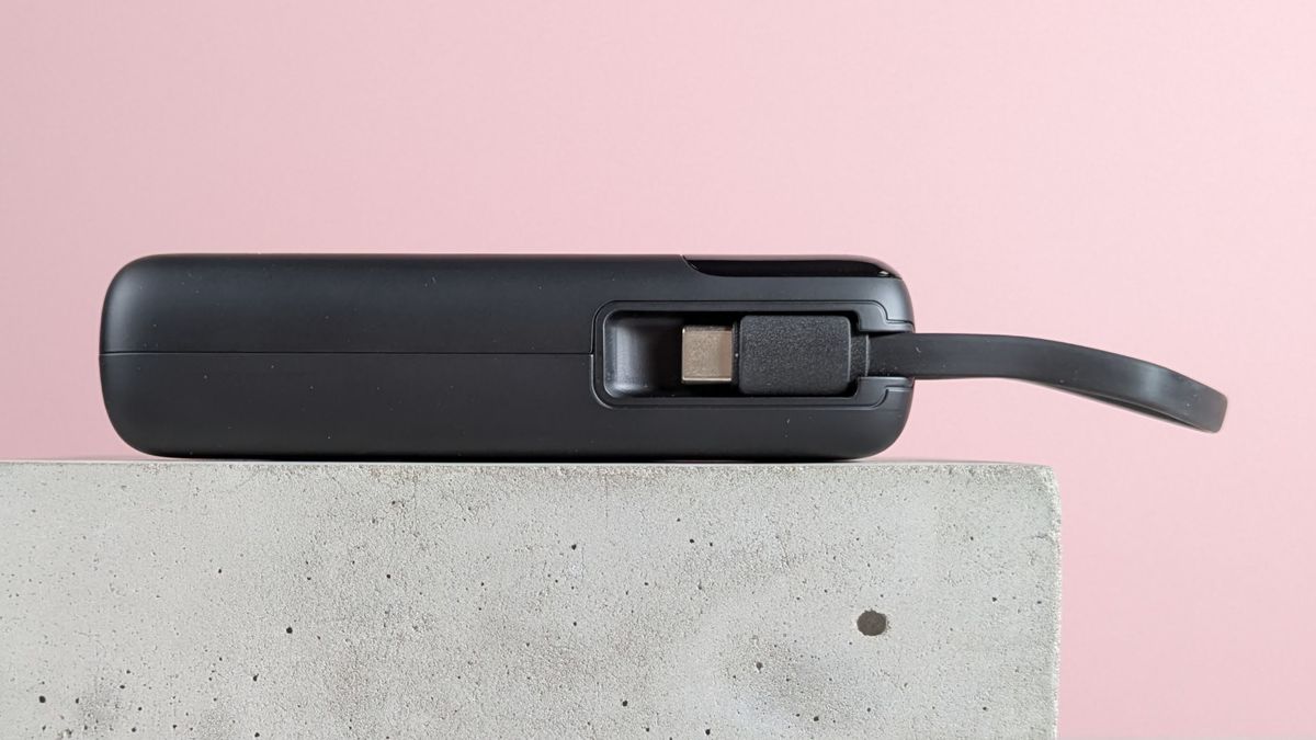 Side view of INIU P51L-E1 Power Bank, on plinth with pink background