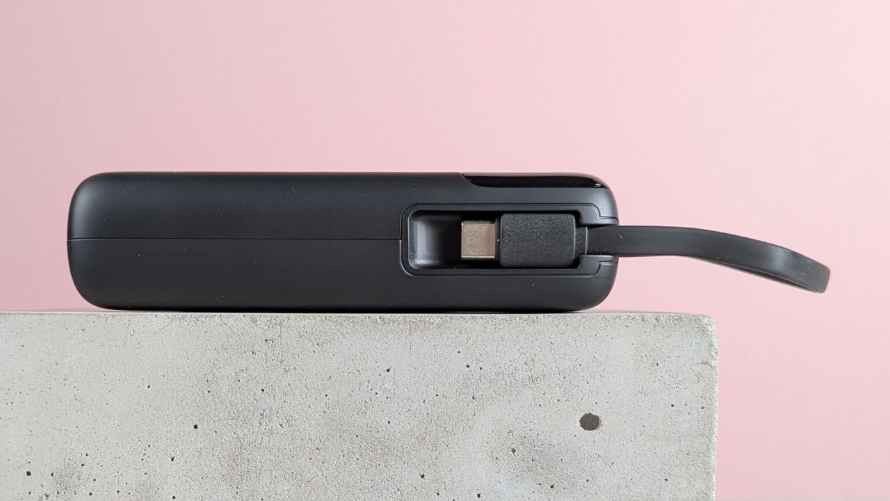 Side view of INIU P51L-E1 Power Bank, on plinth with pink background