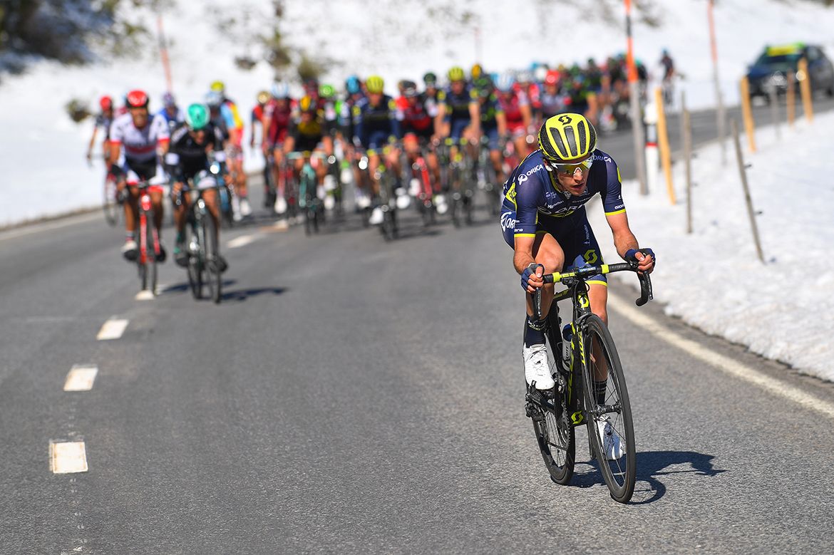 Simon Yates attacks