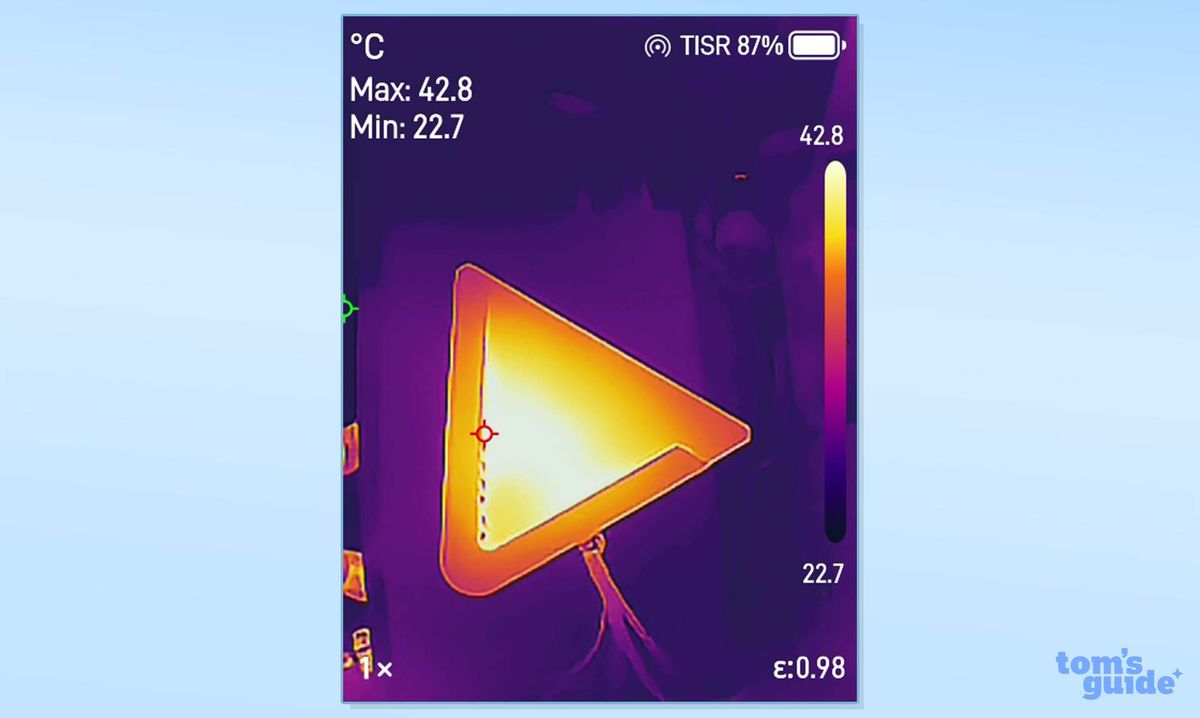 Thermal imaging of the MSI Roamii BE Pro router