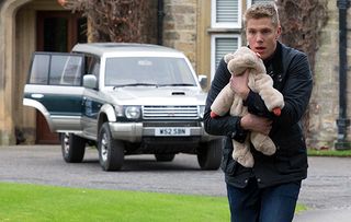 Robert Sugden snatches Seb as the Whites pack the car to leave. He sets off at pace with Seb in his car. The White’s frantically take chase in Emmerdale