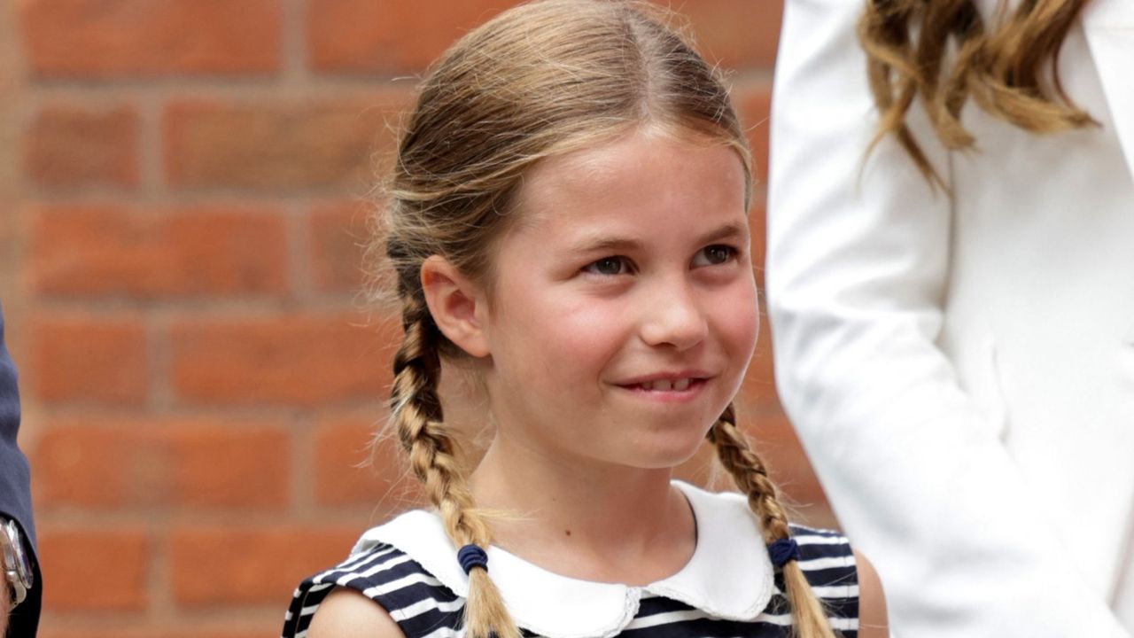 Britain&#039;s Princess Charlotte of Cambridge makes a visit with her parents to SportsAid House on day five of the Commonwealth Games in Birmingham, central England, on August 2, 2022. - The Duchess became the Patron of SportsAid in 2013, Team England Futures programme is a partnership between SportsAid, Sport England and Commonwealth Games England which will see around 1,000 talented young athletes and aspiring support staff given the opportunity to attend the Games and take a first-hand look behind-the-scenes. 