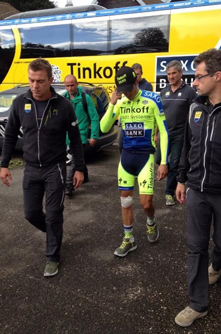 Alberto Contador (Tinkoff Saxo) abandons stage 10 after a crash