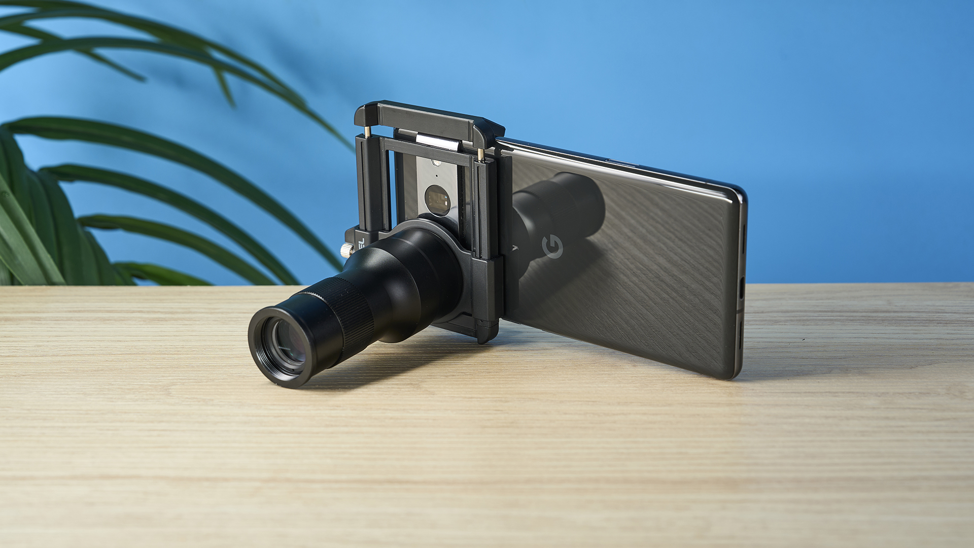 An Apexel TM6 TeleMacro lens for smartphones