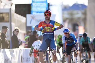 VALENCIA SPAIN FEBRUARY 09 EDITORS NOTE Alternate crop Jonathan Milan of Italy and Team Lidl Trek celebrates at finish line as stage winner during the 76th Volta a la Comunitat Valenciana 2025 Stage 5 a 1042km stage from Alfafar to Valencia on February 09 2025 in Valencia Spain Photo by Szymon GruchalskiGetty Images