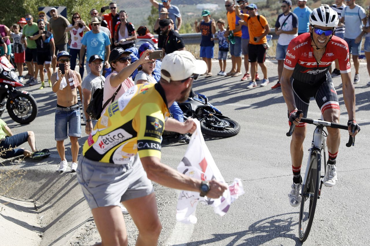 Fans cheer on Alberto Contador