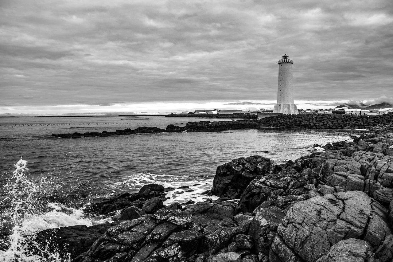GuruShots - Powerful Black &amp; White Jan 26