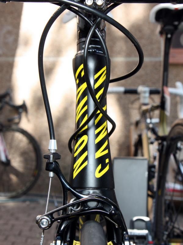 Canyon focused on minimizing frontal area on its Aeroad CF, using a slightly downsized (relative to its Ultimate CF SLX model) and hourglass-profiled head tube.
