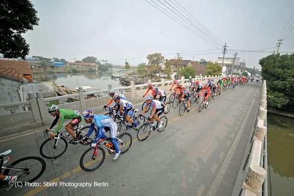 The peloton on the final Tour of Taihu Lake stage