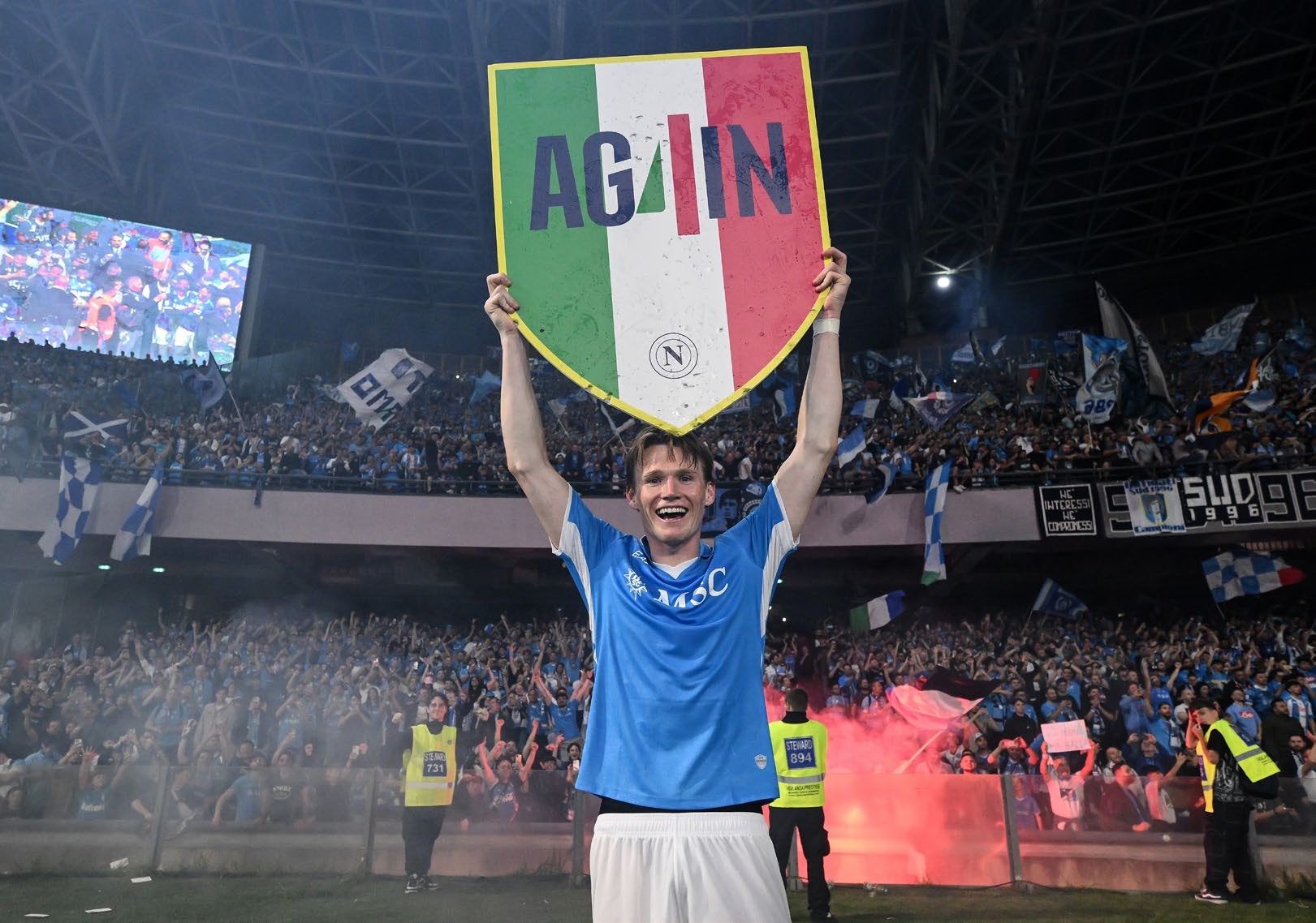 NAPLES, ITALY - MAY 23: Scott McTominay of Napoli celebrates at the end of the Serie A match between Napoli and Cagliari at Stadio Diego Armando Maradona on May 23, 2025 in Naples, Italy. (Photo by Image Photo Agency/Getty Images)