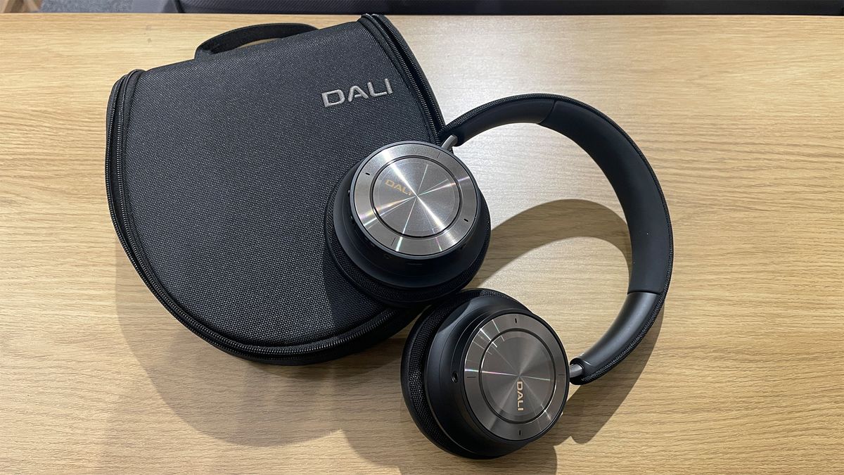 Dali IO-8 wireless over-ear headphones