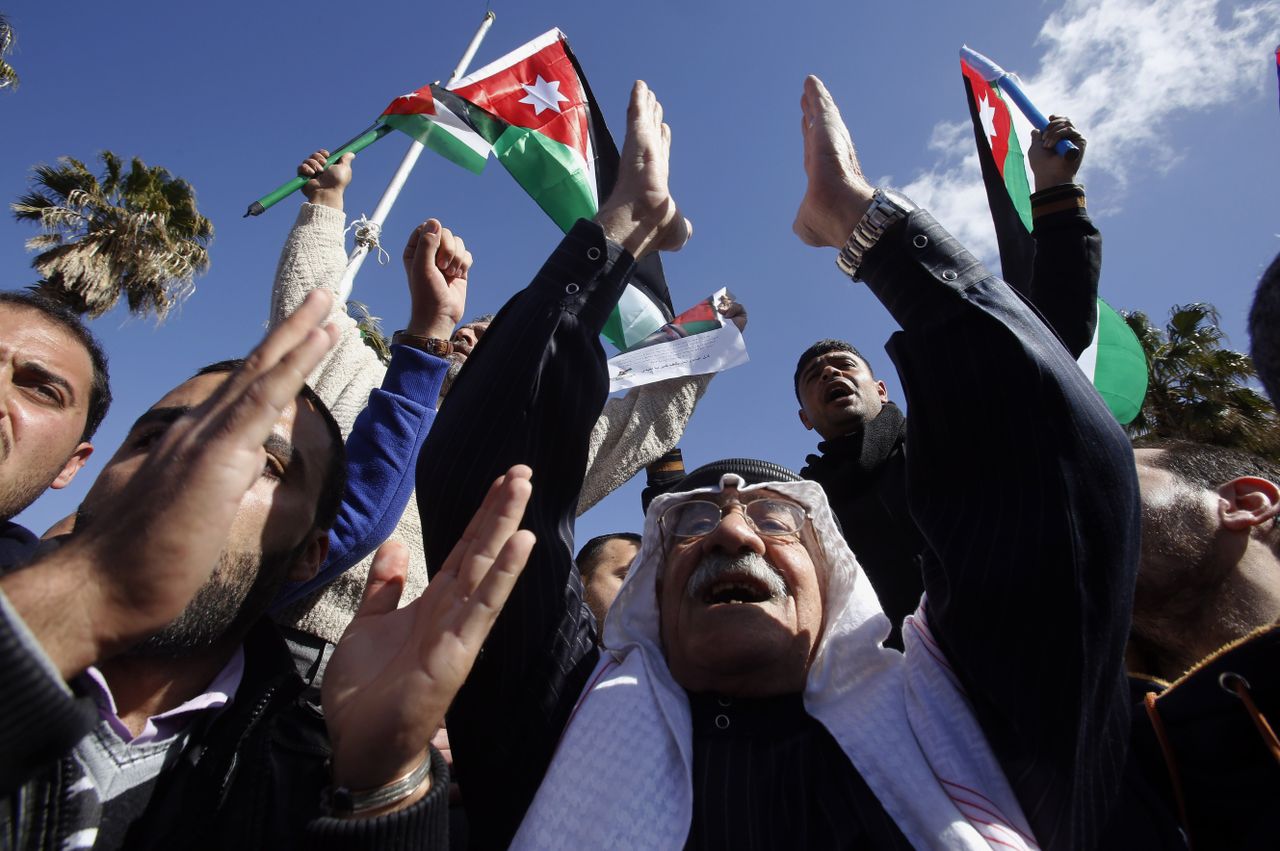 Jordanians protest ISIS.