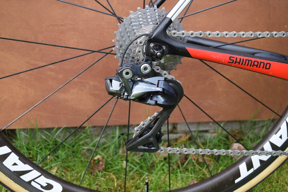 Neat cable routing to the rear derailleur