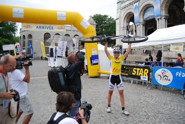 Sergio Mantecon (Trek Lorca) celebrates his overall win at L'Hexagonal VTT.