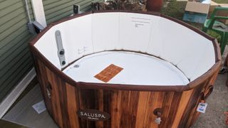 Bestway SaluSpa Helsinki Airjet Inflatable Hot Tub Spa Review - How to inflate 3