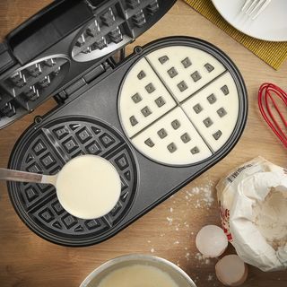 Vonshef Dual Round Waffle Maker being used to make waffles